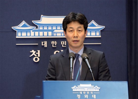 ▲ 윤건영 더불어민주당 의원은 북한과의 관계를 정부가 나서서 슬기롭게 풀어가야 할 과제가 주어졌다며 태풍이 지나고 나면 그 어느 때보다도 청명한 하늘을 맞이할 수 있을 것이라고 설명했다. (사진=윤건영 더불어민주당 의원 페이스북)
