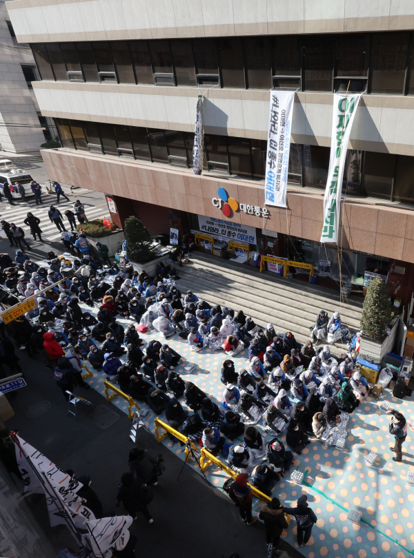 전국택배노조가 지난 16일부터 CJ대한통운 본사를 점거하고 농성을 벌이고 있다.(사진=연합뉴스)