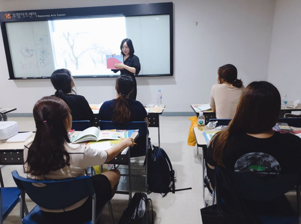 강의중인 낙티스트 최윤정 대표.(사진=낙티스트)