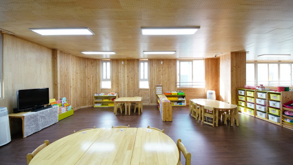 산림청에서 어린이집 실내 환경을 '친환경 국산 목재'로 바꿔주는 사업을 진행한다.(사진=산림청)