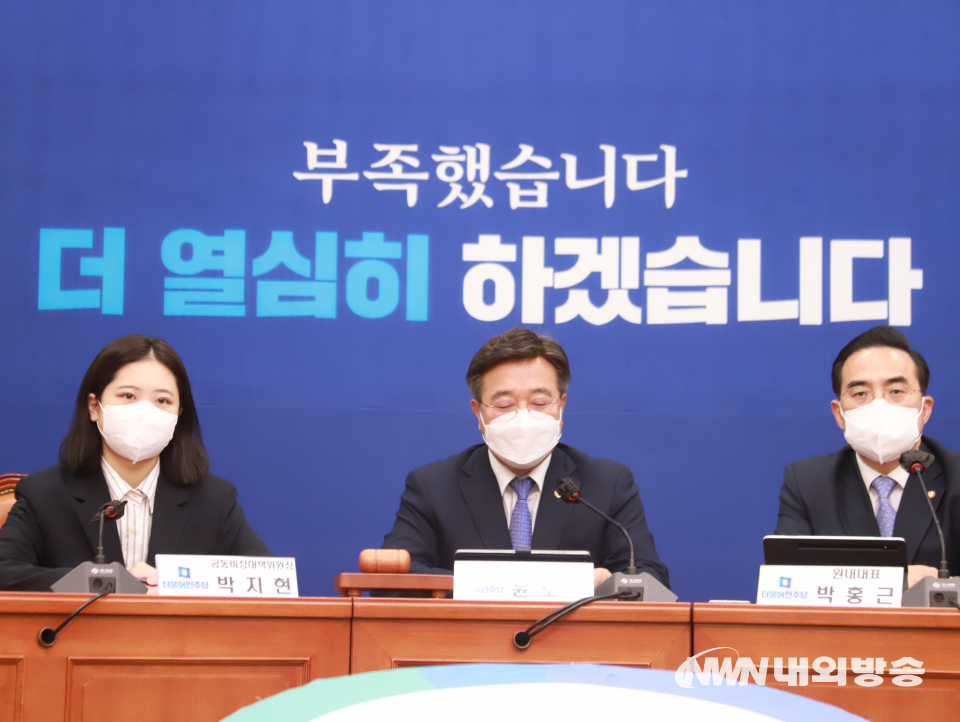윤호중 더불어민주당 공동비상대책위원장이 8일 서울 여의도 국회에서 열린 비상대책위원회의에서 발언하고 있다. 22.04.08. 좌측부터 박지현 공동비상대책위원장, 윤호중 공동비상대책위원장,박홍근 원내대표 (사진=이상현 기자)