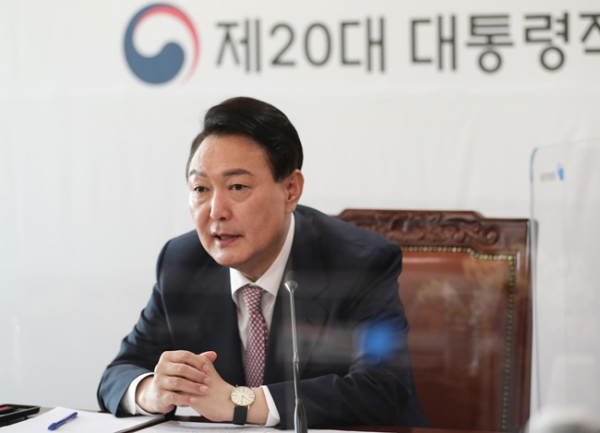 윤석열 당선인이 22일 서울 통의동 대통령직인수위 사무실에서 인수위 간사단 회의에 참석해 발언하고 있다. (사진=대통령직인수위)