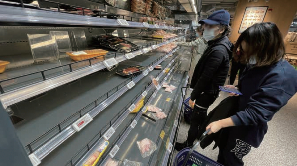 ‘코로나 순환봉쇄’ 상하이 슈퍼에서 자취를 감춘 돼지고기 (사진=연합뉴스)