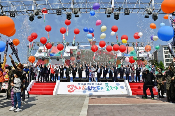 남해 미조항멸치축제의 한 장면.(사진=경남도)