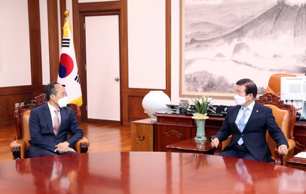 박병석 국회의장은 12일 이정식 신임 고용노동부 장관과 만났다.(사진=국회의장실)