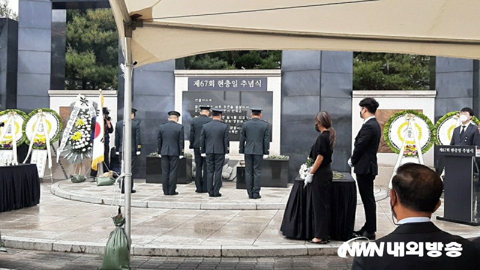 제67회 현충일인 6일 고양시 일산서구 현충공원에서 국가유공자 후손과 유족들이 참배하고 있다. 2022.06.06.(사진=김승섭 기자)