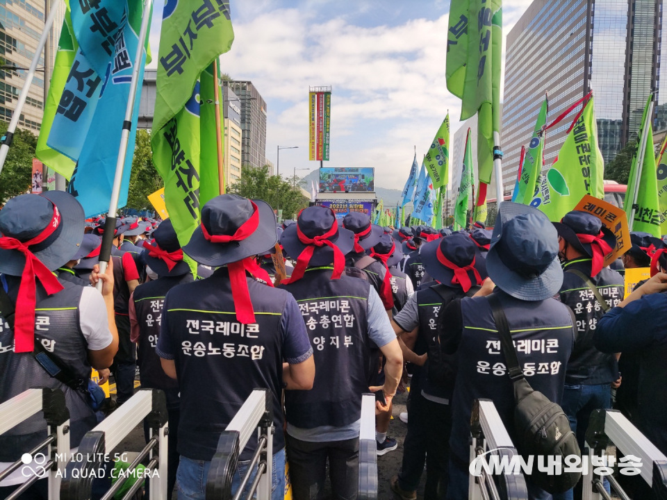 1일 레미콘운송노동조합이 서울 광화문에 결집해 집회를 진행하고 있다. 22.07.01. (사진=김승섭 기자)