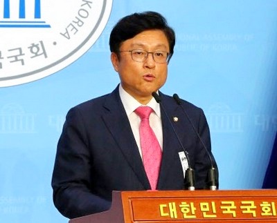 박형수 의원이 국회 소통관에서 ‘검언유착 사건’ 특검 결정을 추미애 장관에게 요구하는 기자회견을 주재하고 있다. (사진=박형수의원실)