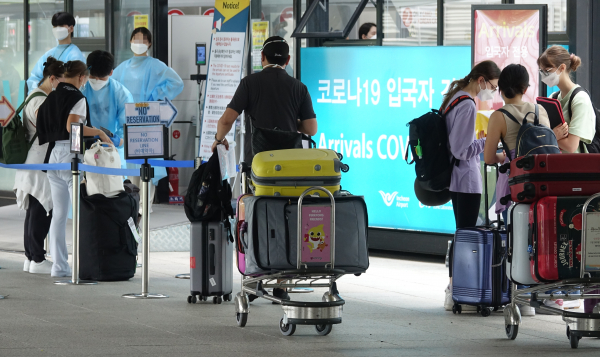 지난 11일 인천공항 코로나19 검사센터 모습.(사진=연합뉴스)