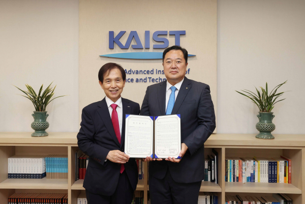KAIST와 한국생명공학연구원이 합성생물학 연구 및 바이오파운드리 공동 구축을 위한 업무 협약을 지난 6일 체결했다.(사진=KAIST)