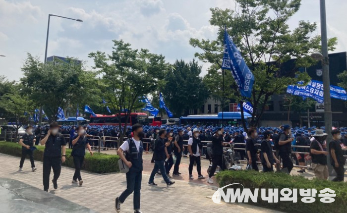 민주노총 금속노동조합이 20일 오후 서울 도심에서 총파업 결의대회를 열었다. 2022.07.20 (사진=이소영 기자)