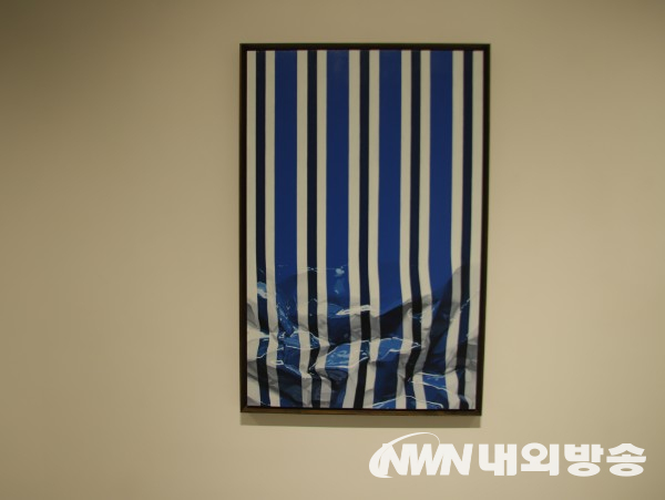 서웅주 작가, Crumpled blue stripes (사진=박세정 기자)