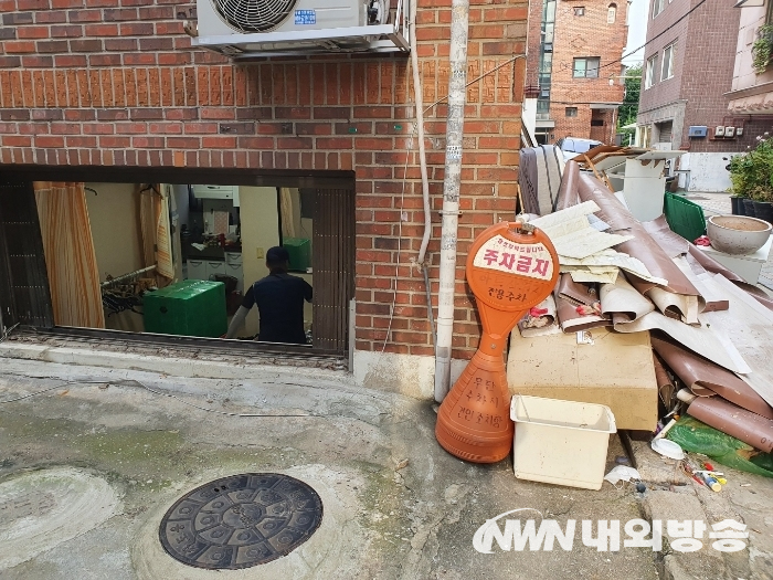 서울 방배동 반지하 지역 빌라에 13일 오전 7시부터 복구작업이 이뤄지고 있다.2022.08.13(사진=전기복 기자)