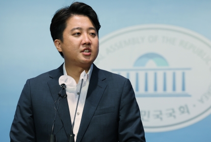 이준석 국민의힘 이준석 대표가 13일 오후 국회 소통관에서 기자회견을 열고 발언하고 있다. (사진=연합뉴스)