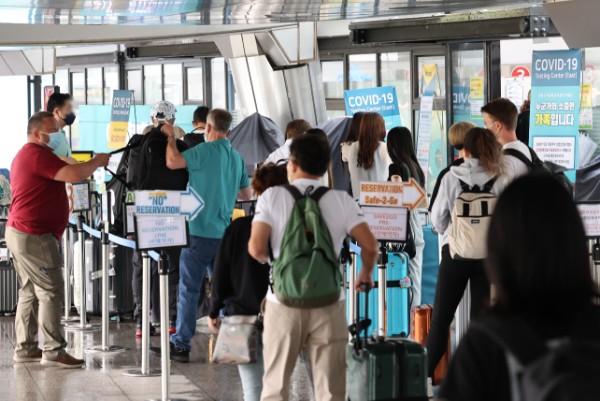 인천국제공항 제1여객터미널 입국자 전용 코로나 검사센터 (사진=연합뉴스)