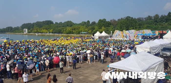 17일 오후 경기 하남시 미사경정공원 운영동 광장에서 'KBS 전국노래자랑-하남시'편 녹화 촬영이 진행되고 있다. (사진=정동주 사진전문 기자)