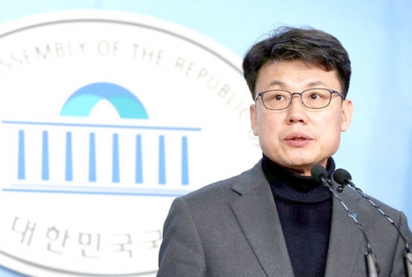 진성준 더불어민주당 의원은 국가대표 메달리스트 등이 일반인을 대상으로 성범죄 등의 중대 범죄행위를 저지르는 경우, 연금 지급을 중지하고 형의 확정 이후 지급된 지원금은 환수하도록 하는 내용의 ‘국민체육진흥법 일부개정법률안’을 대표발의 했다고 17일 밝혔다. (사진=진성준 의원실)