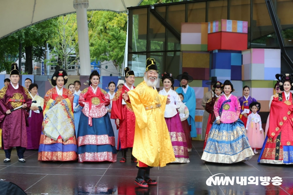 ▲ 지난 2019년 9월 22일 오후 서울 종로구 마로니에 공원에서 펼쳐진 '종로한복축제' 한복뽐내기 대회에서 결선에 오른 참가자들이 우리의 전통 한복을 뽐내고 있다. (사진=장해란 사진 작가 제공)