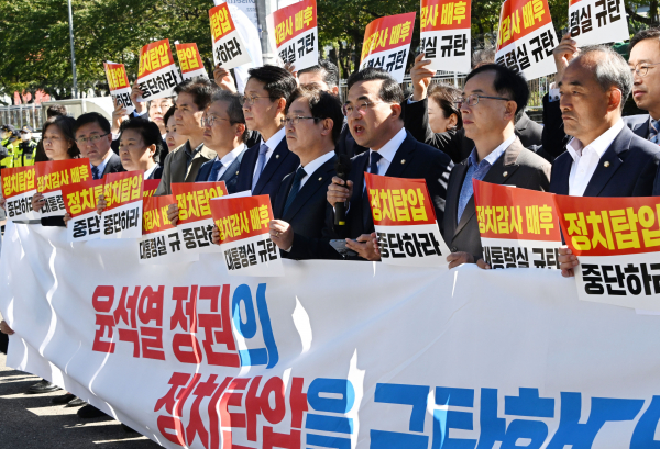 더불어민주당 박홍근 원내대표가 지난 17일 서울 용산구 대통령실 앞에서 열린 윤석열 정권 정치탄압 규탄 기자회견에서 발언하고 있다.(사진=연합뉴스)