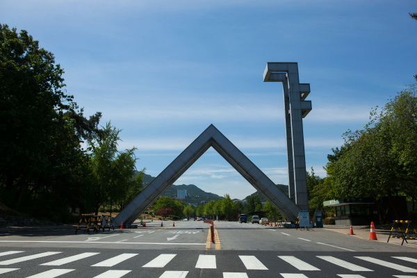 서울대학교 공과대학 기계공학부 안성훈-박희재 교수 공동 연구팀은 16일 빛 자극에 반응하는 홍채 근육 모사 형상기억합금 '인공근육'을 개발했다. (사진=서울대학교)