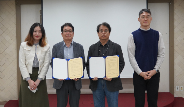 세종종합사회복지관과 세종시 사회적경제기업인 베리웰 협동조합이 3일 세종시 세종종합사회복지관에서 업무 협약을 맺고, 공동의 사회적 가치 실현을 약속했다.(사진=세종종합사회복지관, 베리웰 협동조합)