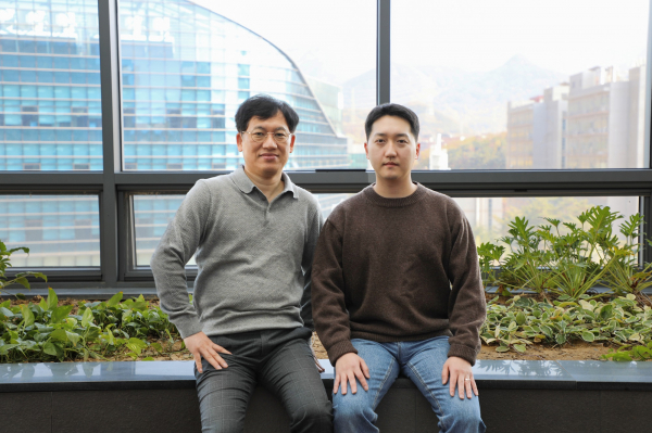 (왼쪽부터) 서병창 DGIST 뇌과학과 교수와 박천규 박사.(사진=DGIST)