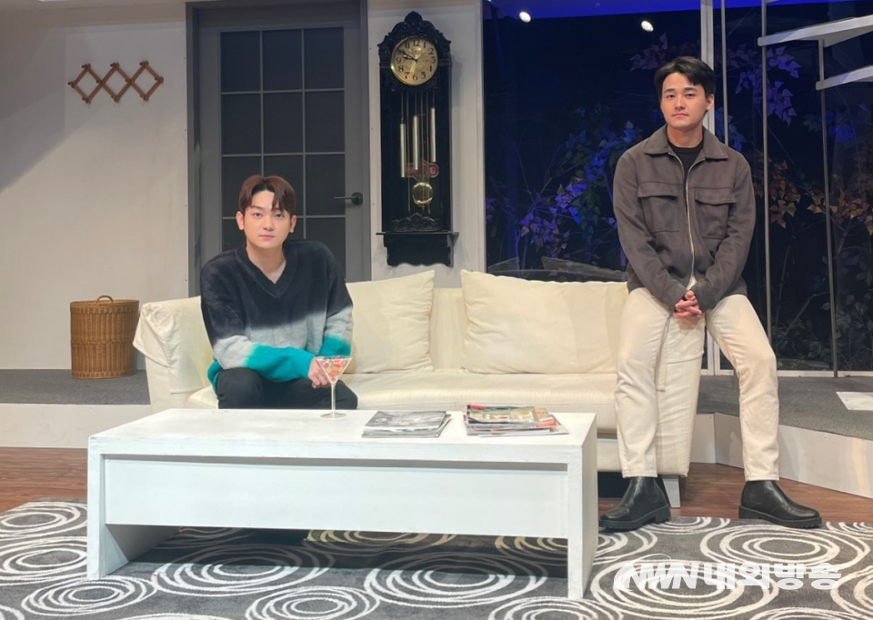 (왼쪽부터)연극 '추적'에서 마일로 역을 맡고 있는 박건우, 원덕현 배우.2022.12.01.(사진=박용환 기자)
