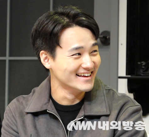 (왼쪽부터)연극 '추적'에서 마일로 역을 맡고 있는 원덕현 배우.2022.12.01.(사진=박용환 기자)