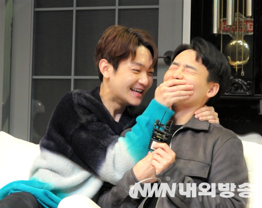 (왼쪽부터)연극 '추적'에서 마일로 역을 맡고 있는 박건우, 원덕현 배우.2022.12.01.(사진=박용환 기자)