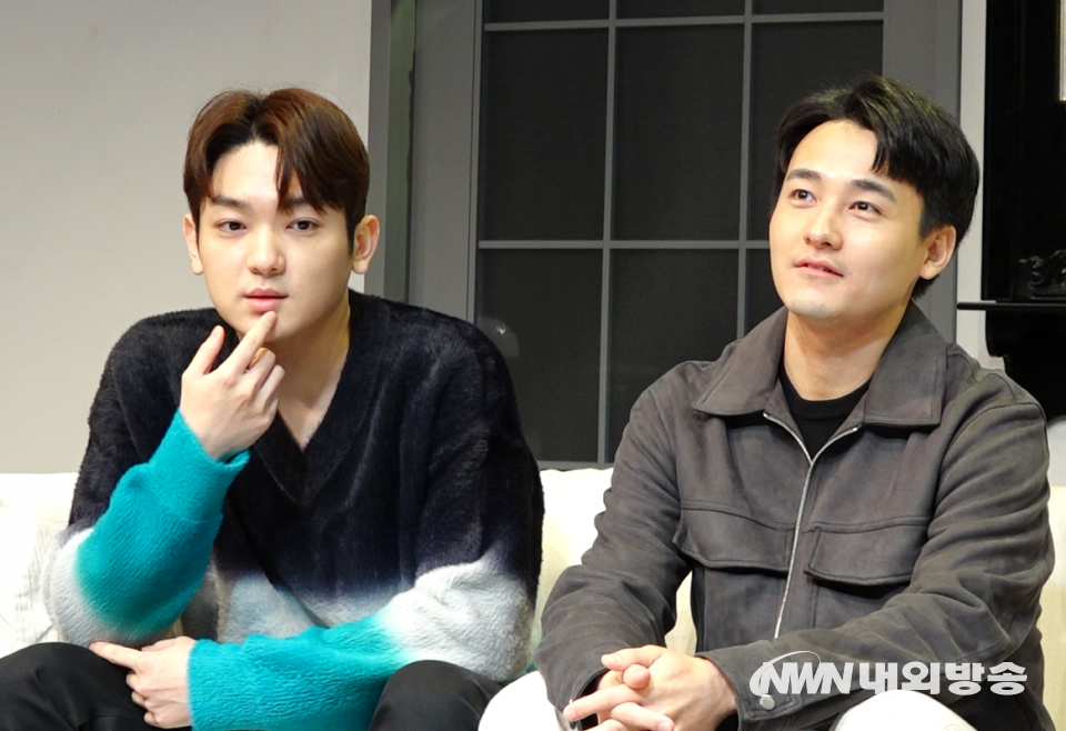 (왼쪽부터)연극 '추적'에서 마일로 역을 맡고 있는 박건우, 원덕현 배우.2022.12.01.(사진=박용환 기자)