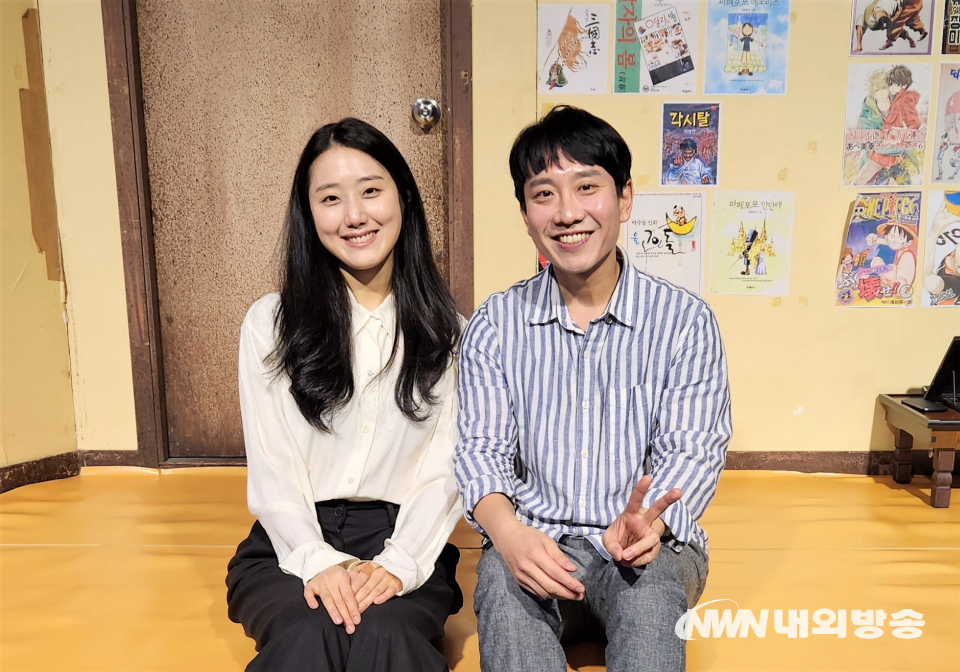 (왼쪽부터)연극 '망원동 브라더스'에서 열연을 펼치고 있는 이서경, 김준희 배우.2022.12.07.(사진=정지원 기자)