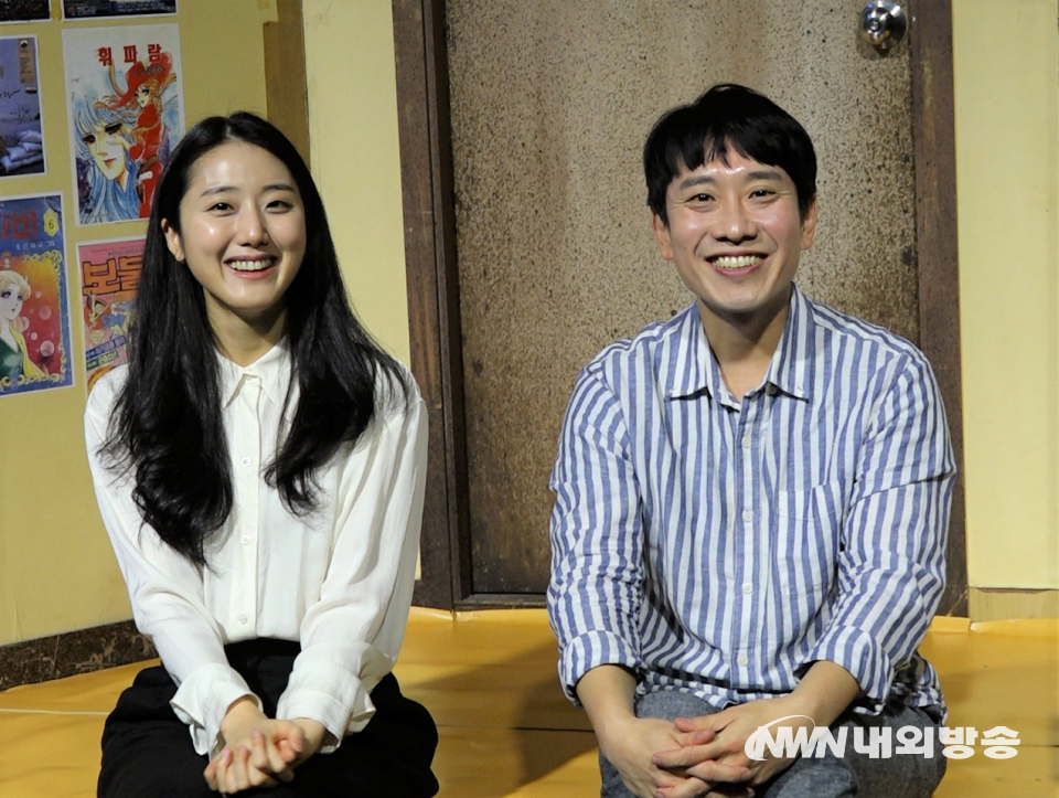(왼쪽부터)연극 '망원동 브라더스'에서 열연을 펼치고 있는 이서경, 김준희 배우.2022.12.07.(사진=박용환 기자)