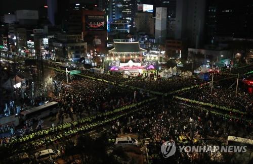 새해맞이 인파로 가득한 서울 보신각.(사진=연합뉴스)