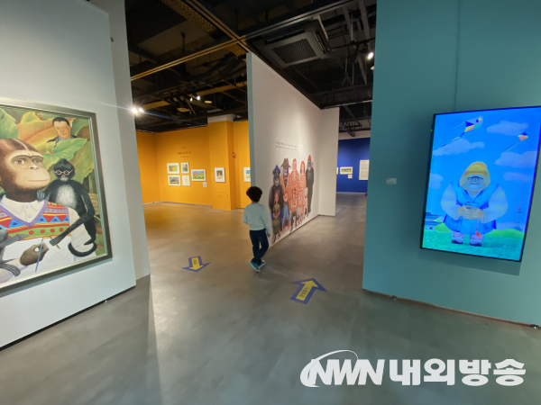 앤서니 브라운 '원더랜드 뮤지엄展' 전시회 내부 전경. (사진=박세정 기자)