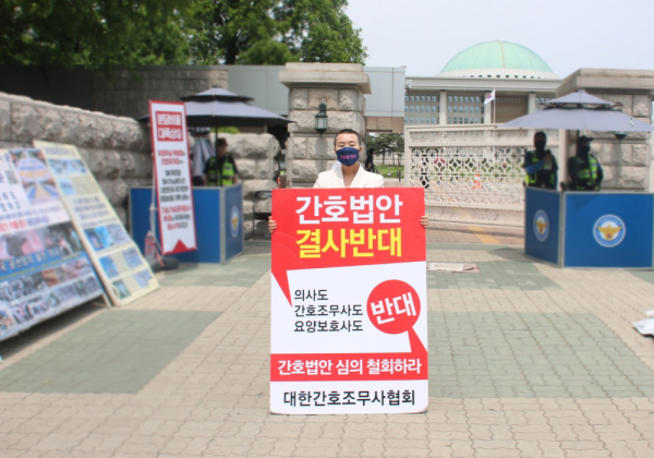 곽지연 대한간호조무사협회장이 지난해 5월 삭발을 강행한 후 간호법 반대 운동을 펼쳤다.(사진=대한간호조무사협회)