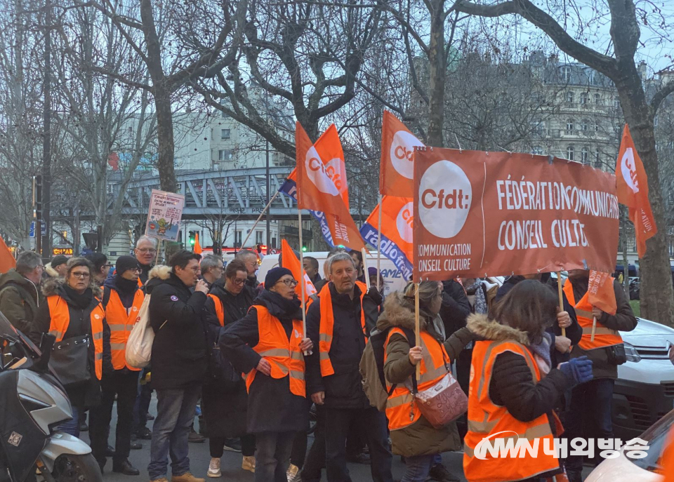 프랑스 파리에서 지난 31일(현지시간) 연금 개혁 반대 시위를 진행하는 모습. (사진=최유진 특파원)