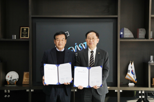 (왼쪽부터)서상기 한국과학우주청소년단 총재와 국양 DGIST 총장.(사진=DGIST)