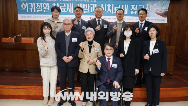28일 13시, 국회도서관에서는 한국희귀질환재단 주관 (이사장 김현주, 앞줄 좌측에서 세번째) '제5회 한국희귀질환포럼'이 열렸다. (사진=배준철 기자)