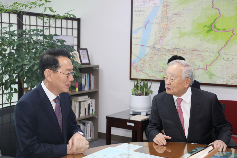 김도읍 국회법제사법위원장(좌), 손경식 한국경영자총협회장(우) (사진=한국경영자총협회)