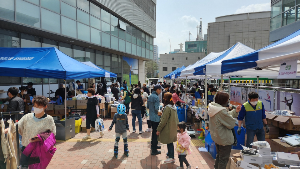 굿윌스토어와 송파구시설관리공단이 함께 주최한 바자회 모습(사진=굿윌스토어)