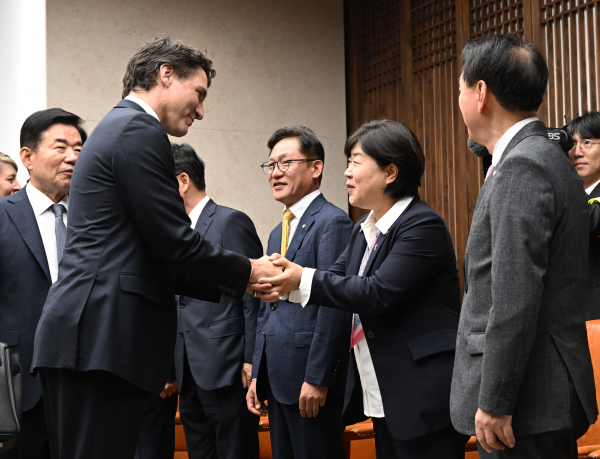 쥐스탱 트뤼도 캐나다 총리가 17일 오전 국회를 찾아 여야 지도부를 만나고 있다.(사진=연합뉴스)