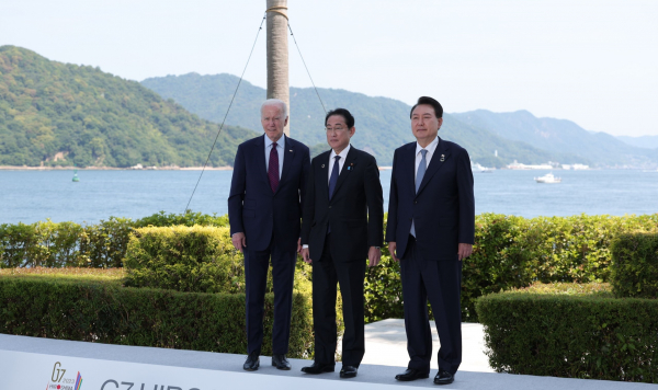 지난 5월 일본 히로시마 G7 정상회의에서 만난 조 바이든 미국 대통령, 기시다 후미오 일본 총리, 윤석열 대통령(왼쪽부터). (사진=대통령실)