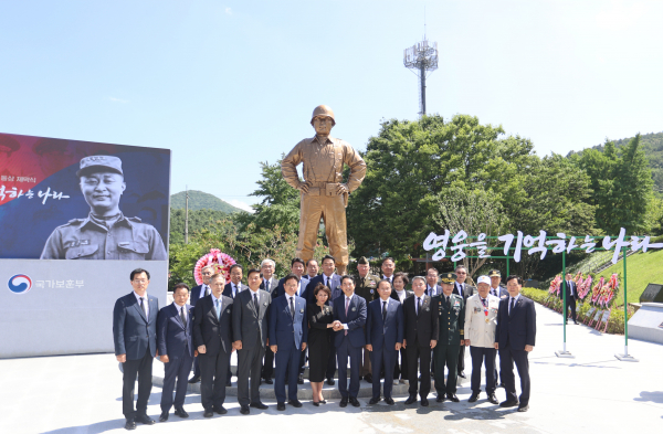 지난 23일 열린 故 백선엽 장군 동상 제막식. (사진=국가보훈부)