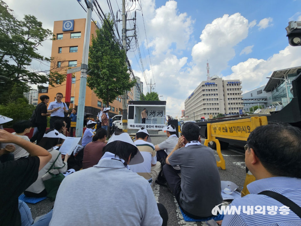 17일 열린 '범출판문화인 궐기대회'. (사진=이건웅)