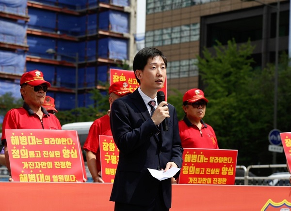 ▲ 김규현 변호사는 “해병대원들의 실종자수색작업 당시 당시 한 간부가 장화를 신고 물에 들어가면 안 된다. 군화를 신겨야 한다고 건의했으나 묵살된 것으로 확인됐다”고 말했다. ⓒ 이영일