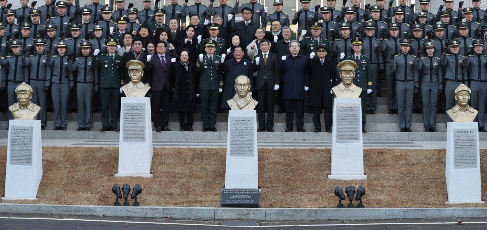 2018년 3월 1일 서울 육군사관학교에서 열린 홍범도 장군 등 독립전쟁 영웅 5인 흉상 제막식 모습(사진=연합뉴스)