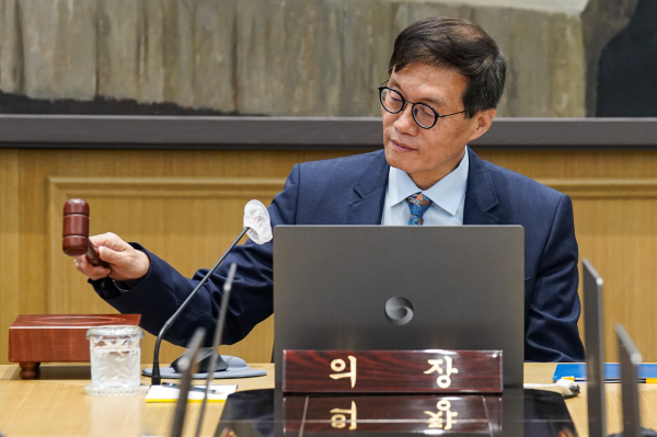 이창용 한국은행 총재가 19일