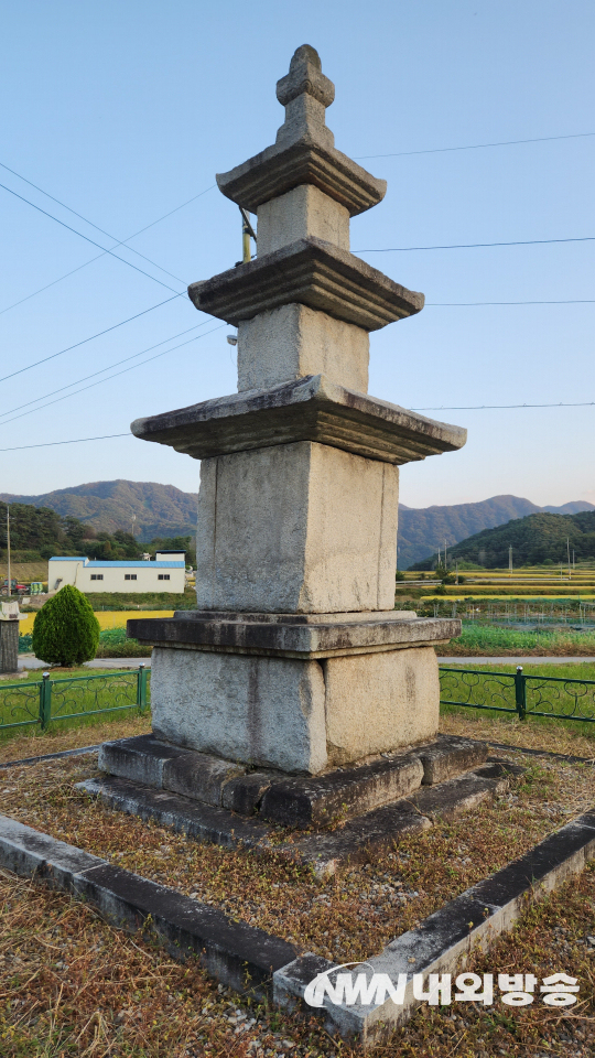 정읍 무성리 삼층석탑. 전라북도 정읍시 칠보면 무성리에 있는 고려시대의 삼층석탑이다. 1998년 1월 9일 전라북도의 유형문화재 제158호로 지정되었다.