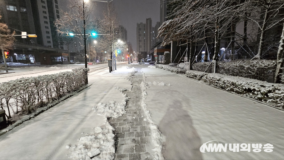 오늘 새벽 눈이 쌓인 인천 송도(사진=박용환 기자)