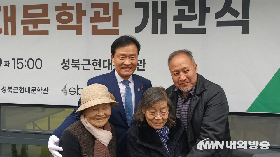 (왼쪽 위부터 시계방향으로) 이승로 성북구청장, 한용운 선생의 외손자 정재홍 씨, 한용운 선생의 딸 한영숙 씨, 이육사 선생의 딸 이옥비씨. (사진=임동현 기자)